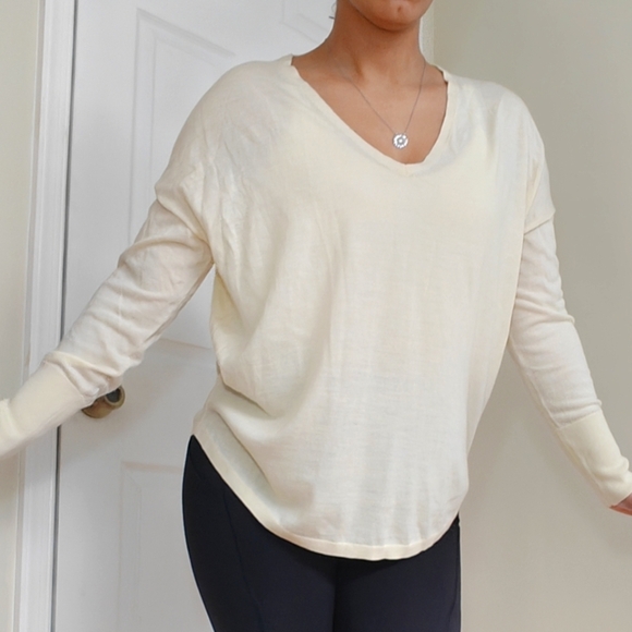 HEMISPHERE Sz Large 100% Wool Pale Yellow Women's V-Neck Sheer Top Sweater - Picture 1 of 9